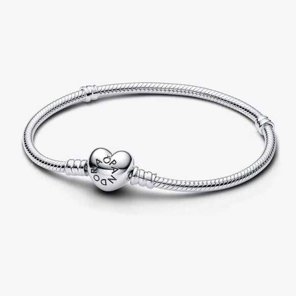 New Pandora Moments Heart Clasp Snake Chain Bracelet - GIFT EDITION with Accesso - Picture 1 of 3